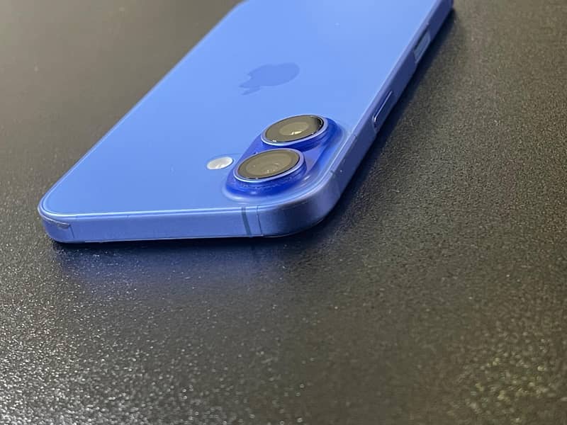 Apple iPhone 16 7