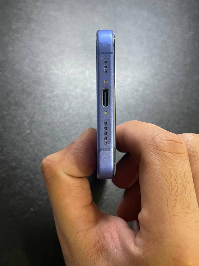 Apple iPhone 16 9