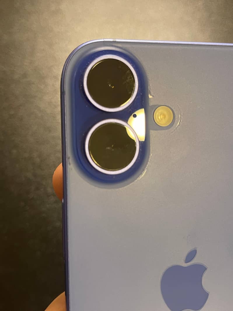 Apple iPhone 16 10