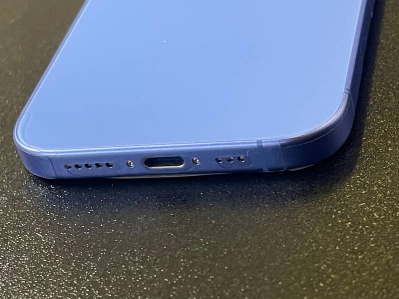 Apple iPhone 16 14