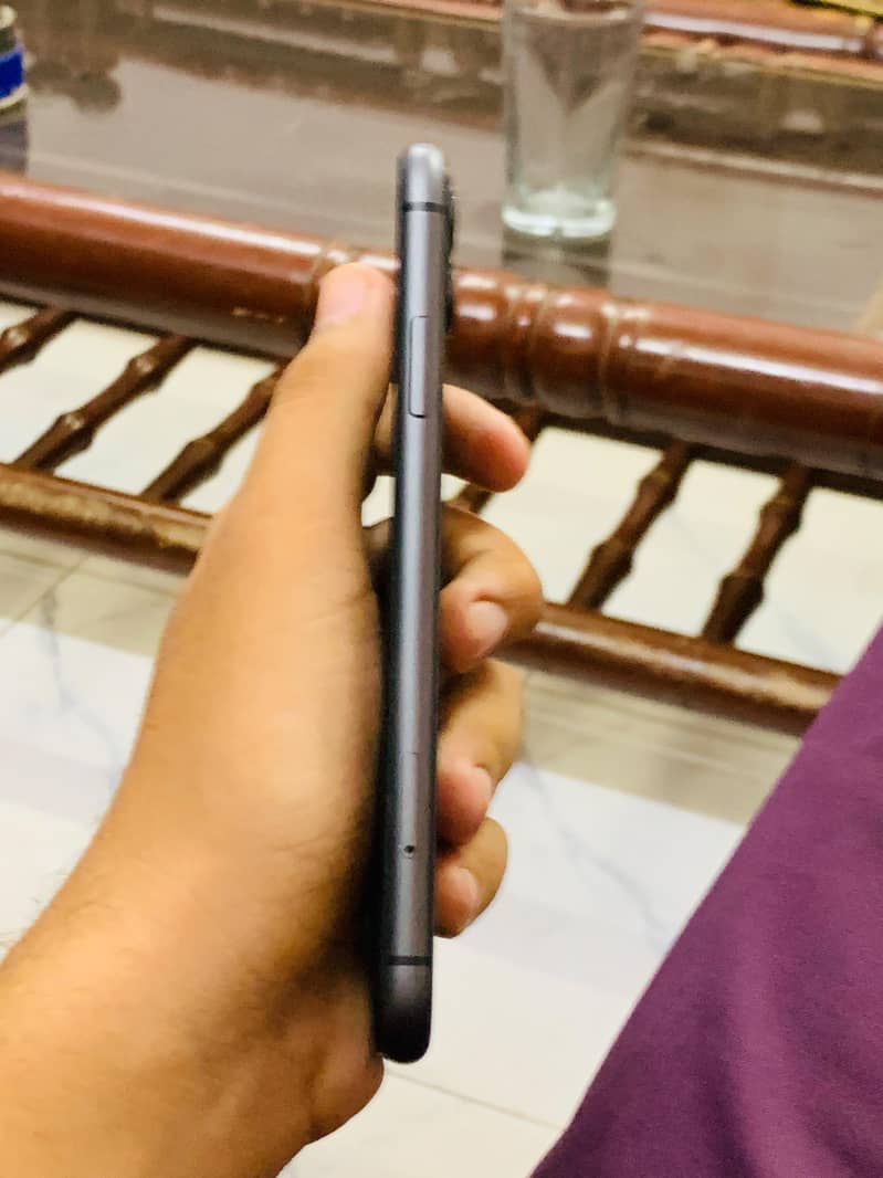 Apple iPhone 11 3