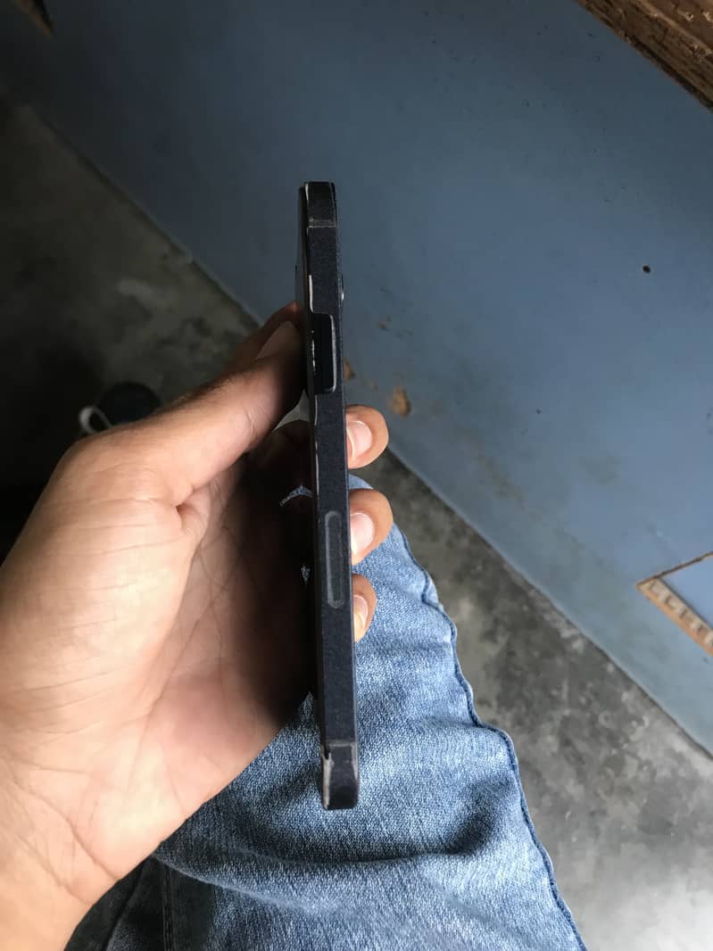 Apple iPhone 12 1