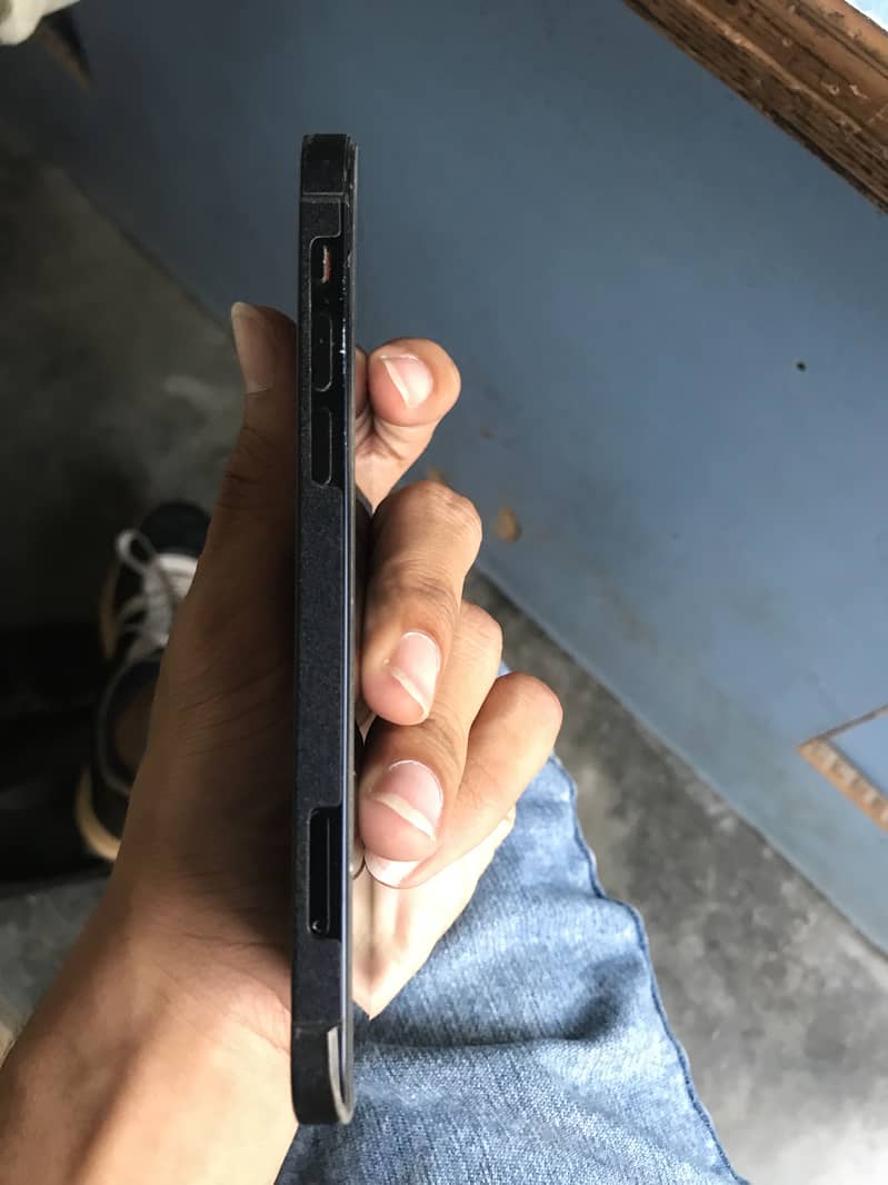 Apple iPhone 12 4