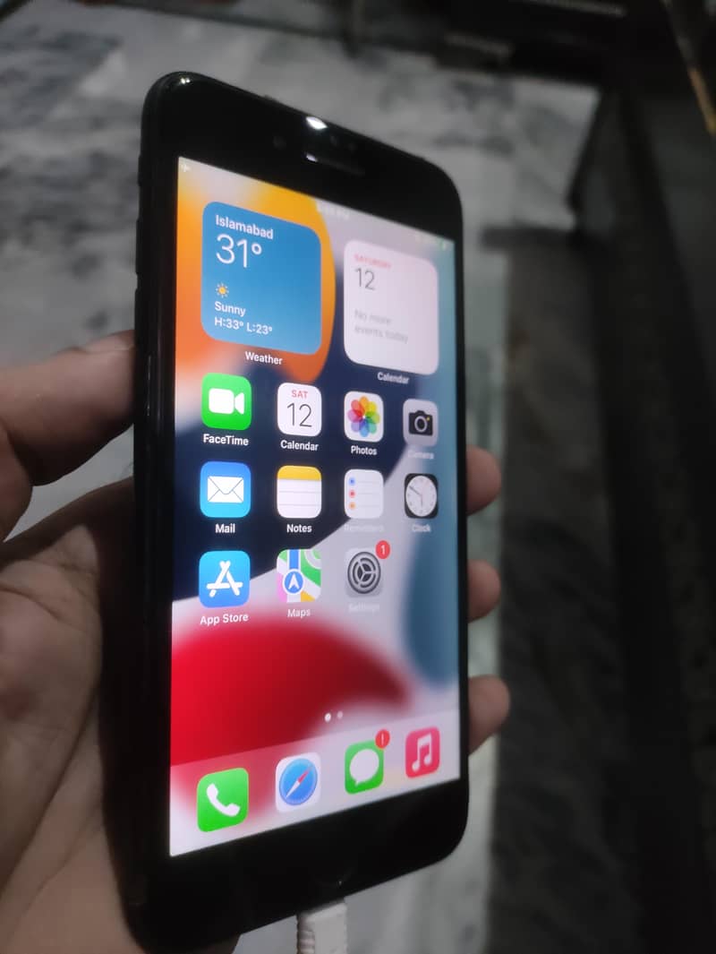 Apple iPhone 7 Plus 2