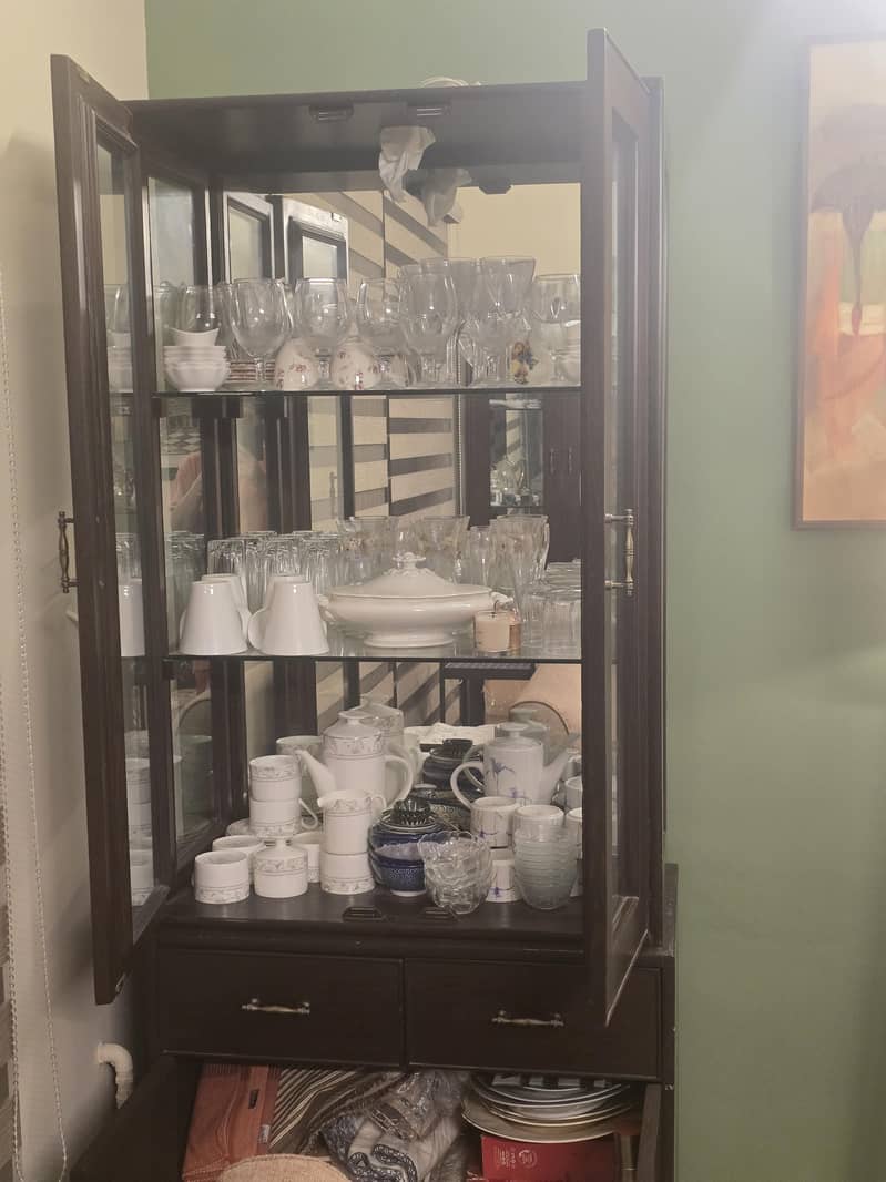 Dining cupboards 0