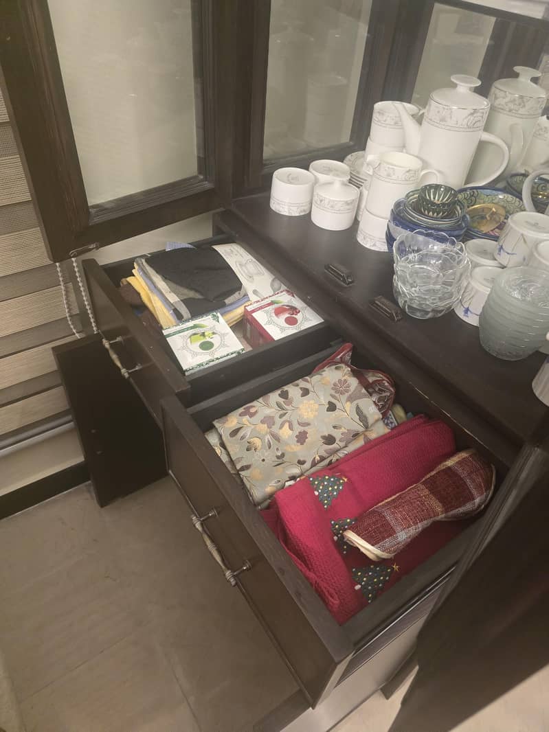 Dining cupboards 3
