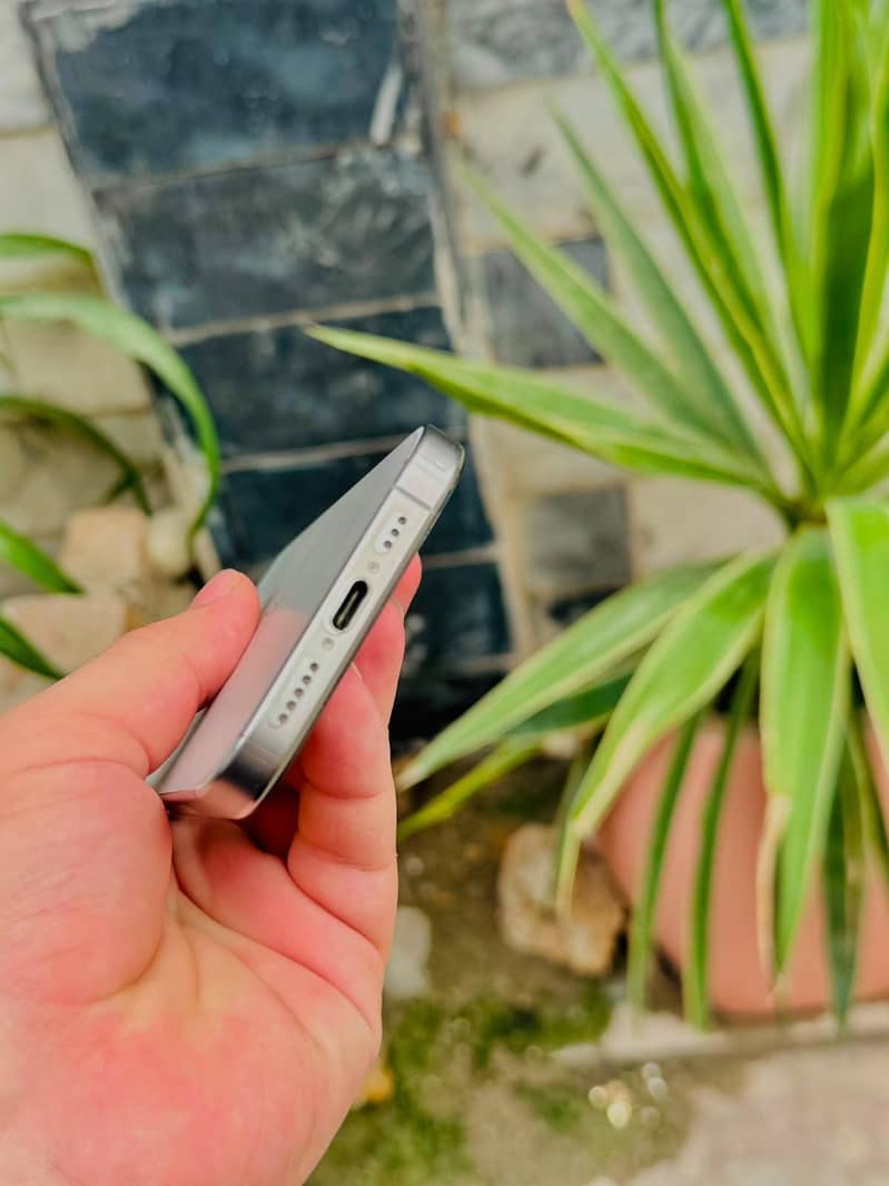 Apple iPhone 15 Pro 2