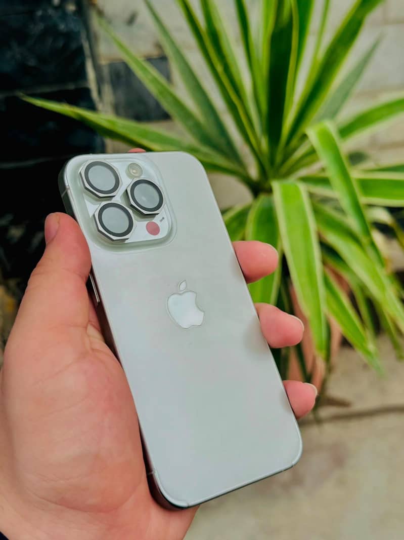 Apple iPhone 15 Pro 4