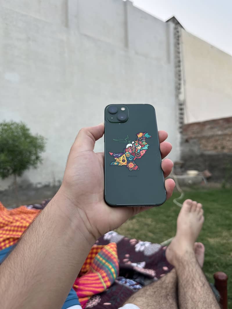 Apple iPhone 13 0