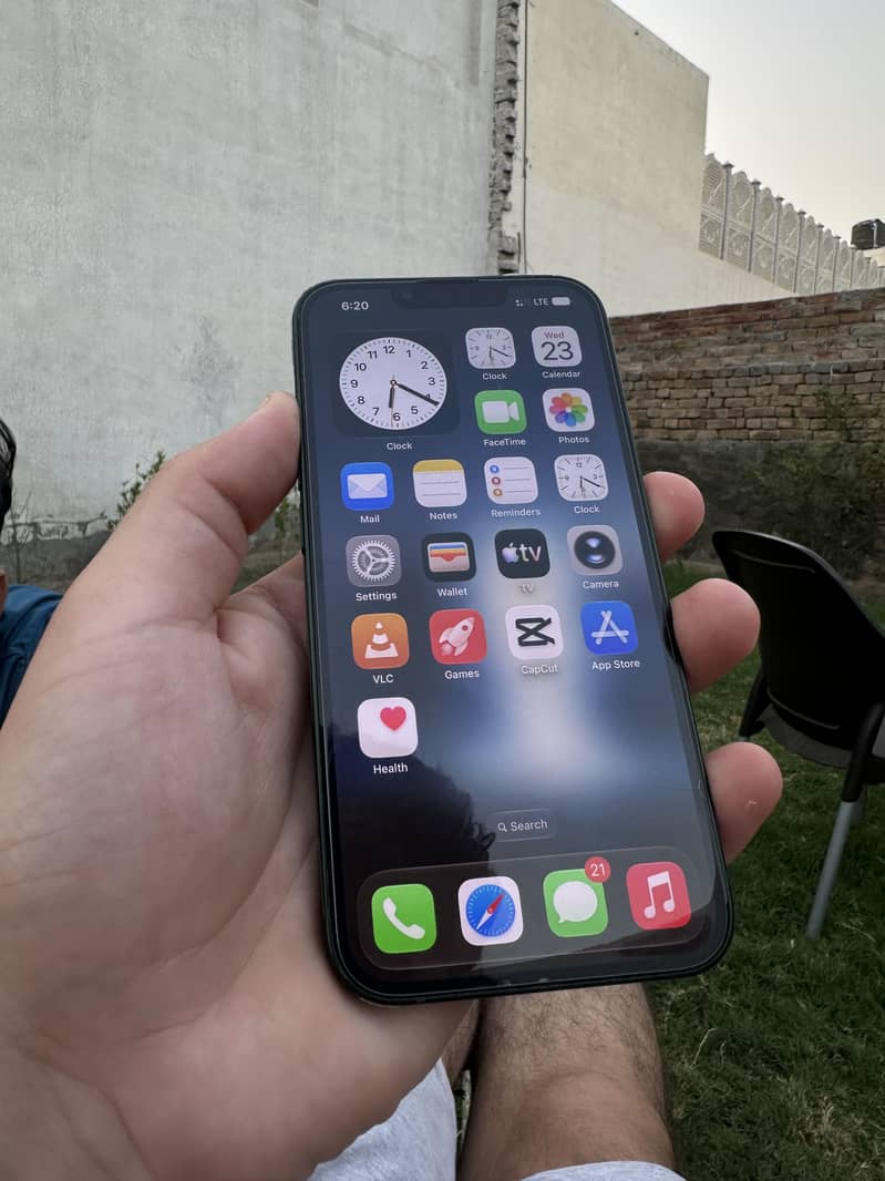 Apple iPhone 13 2
