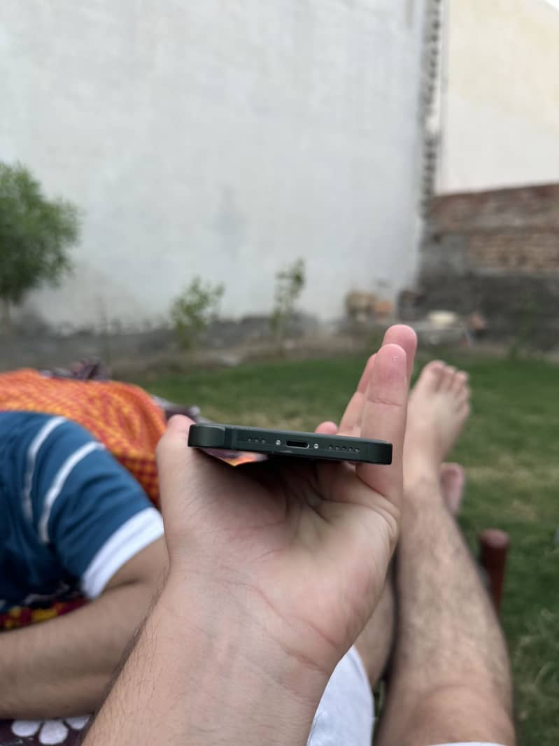 Apple iPhone 13 3