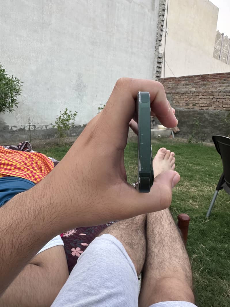 Apple iPhone 13 5