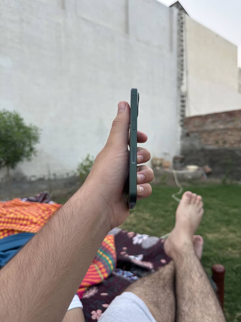 Apple iPhone 13 6