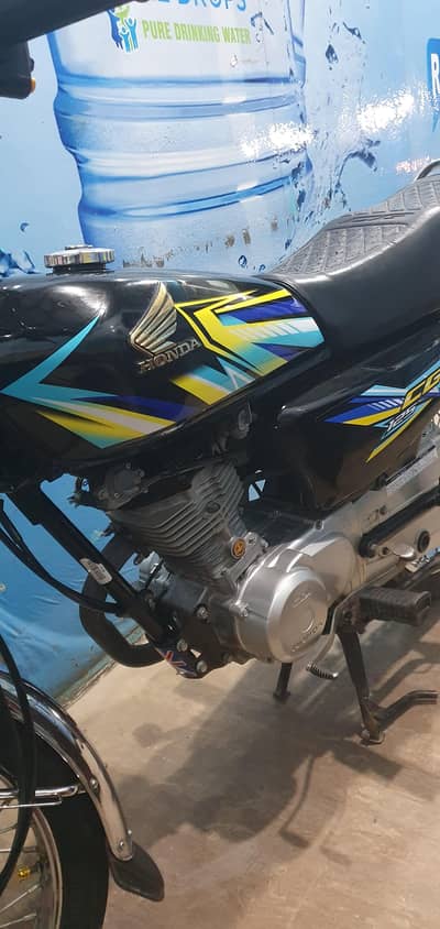 honda 125 new condition 22/23 red