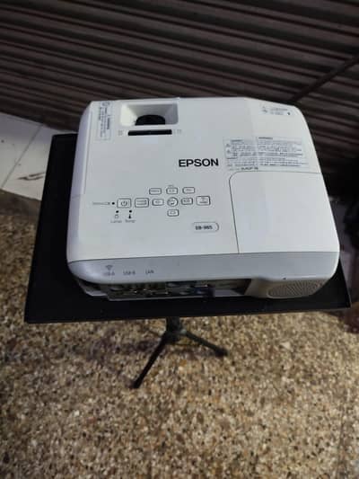 WE HAVE ALL KINDS OF PROJECTORS AVAILBLE IN DUBAI IMPORT 03152965654