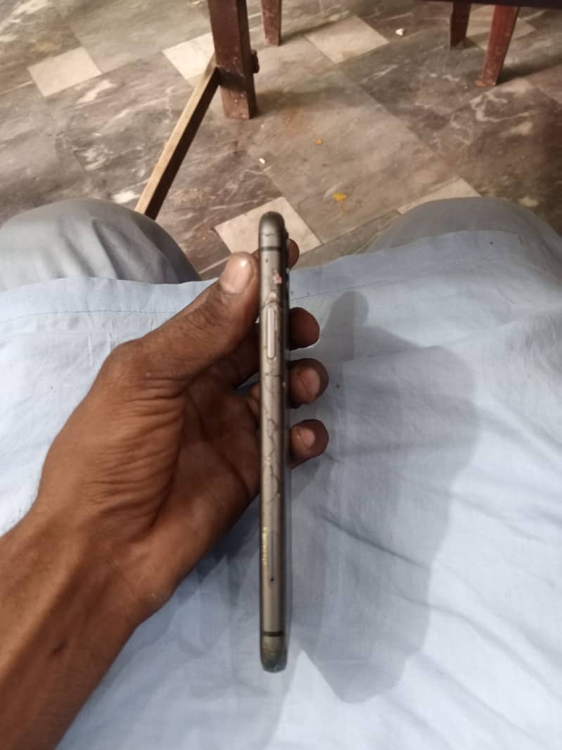Apple iPhone 11 3