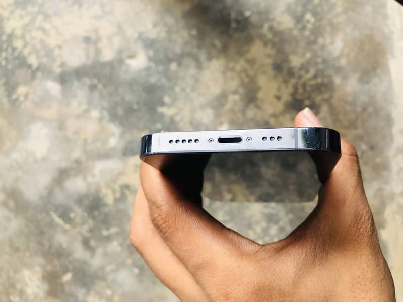Apple iPhone 13 2