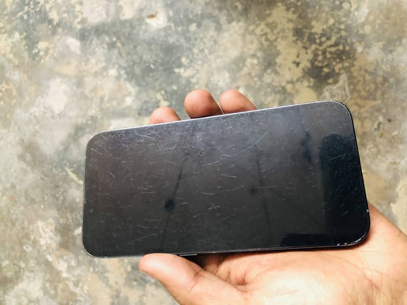Apple iPhone 13 6