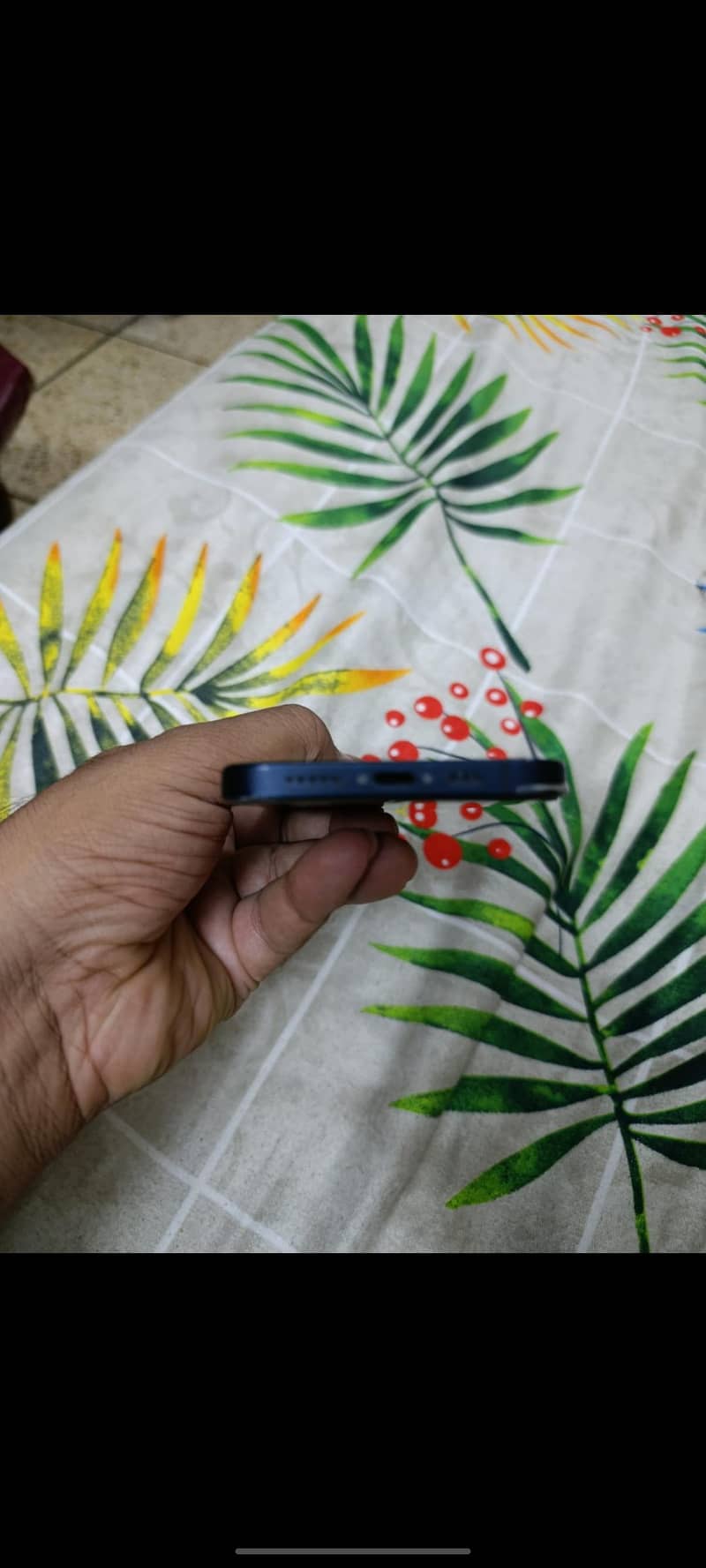 Apple iPhone 12 4