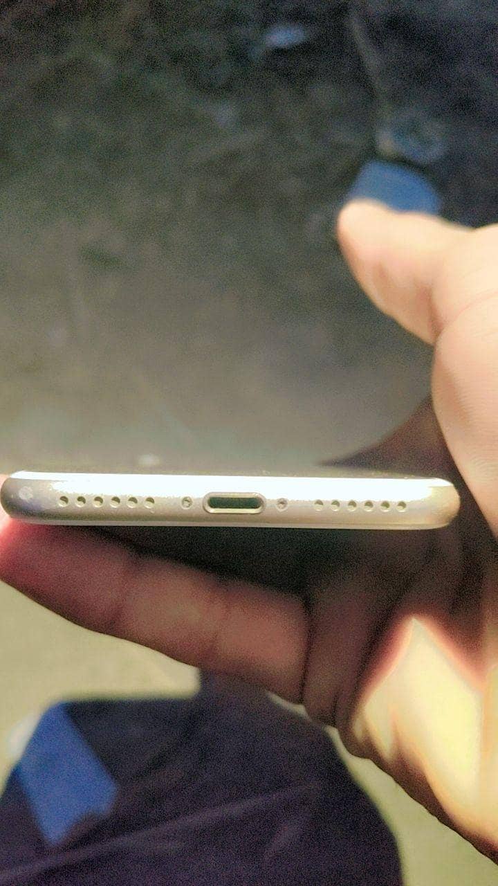 Apple iPhone 7 3