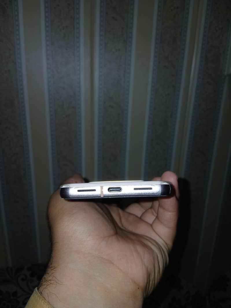 Google Pixel 8 5
