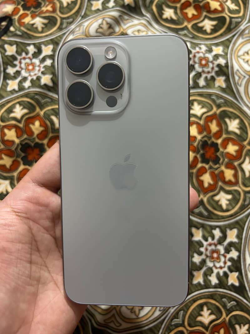 Apple iPhone 15 Pro Max 0