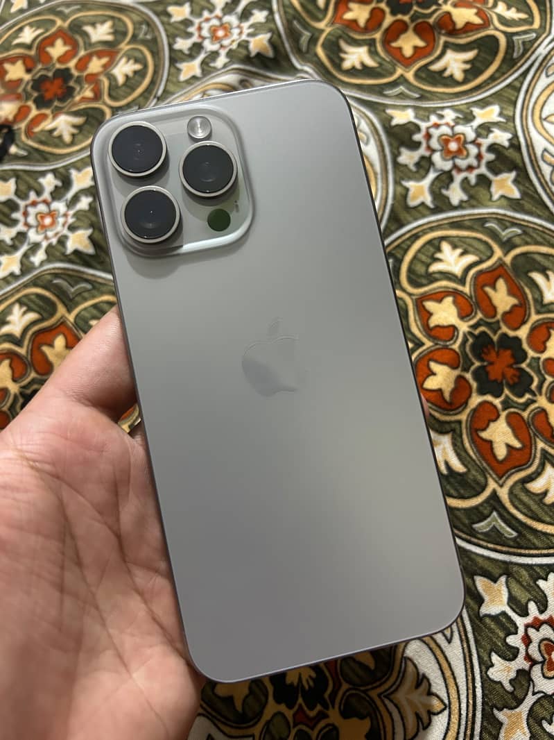 Apple iPhone 15 Pro Max 1