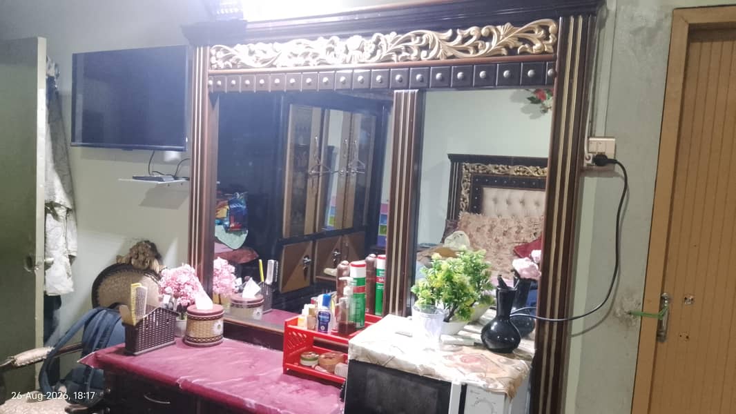 Showcase + Dressing Table 3