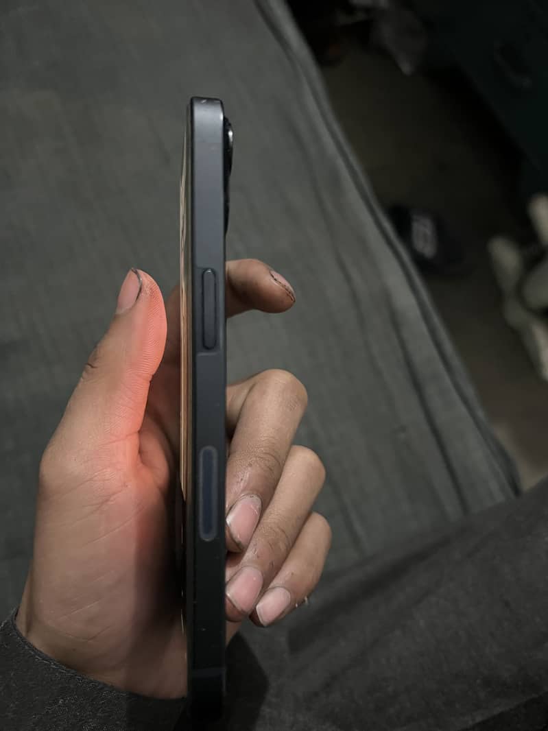 Apple iPhone 13 1