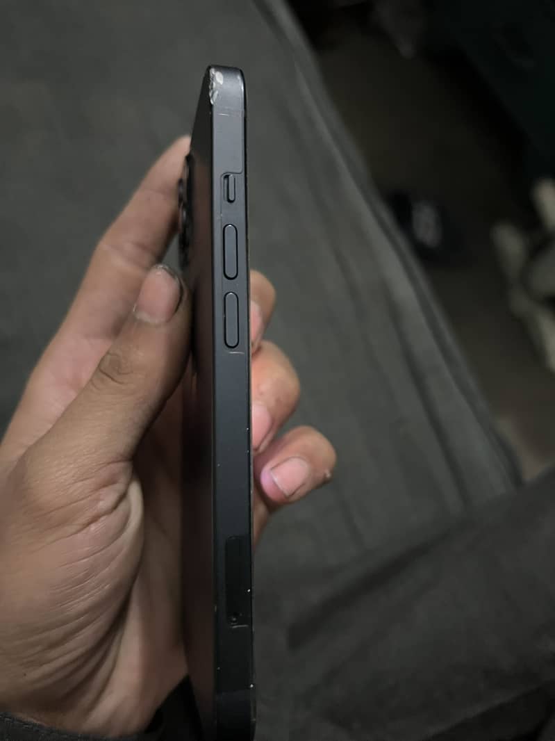 Apple iPhone 13 2