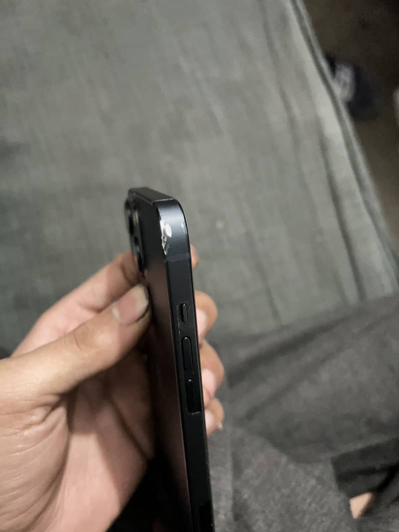 Apple iPhone 13 4