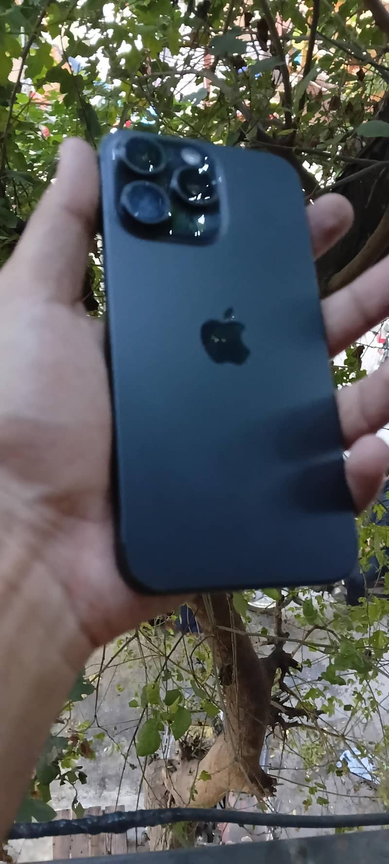 Apple iPhone 15 Pro Max 2