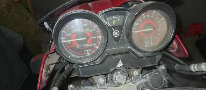 Yamaha YBR 125 Red — Alloy Rims, Disc Brake — Excellent Looking Bike