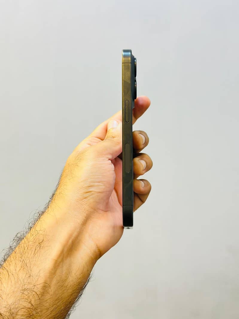 Apple iPhone 15 Pro 3