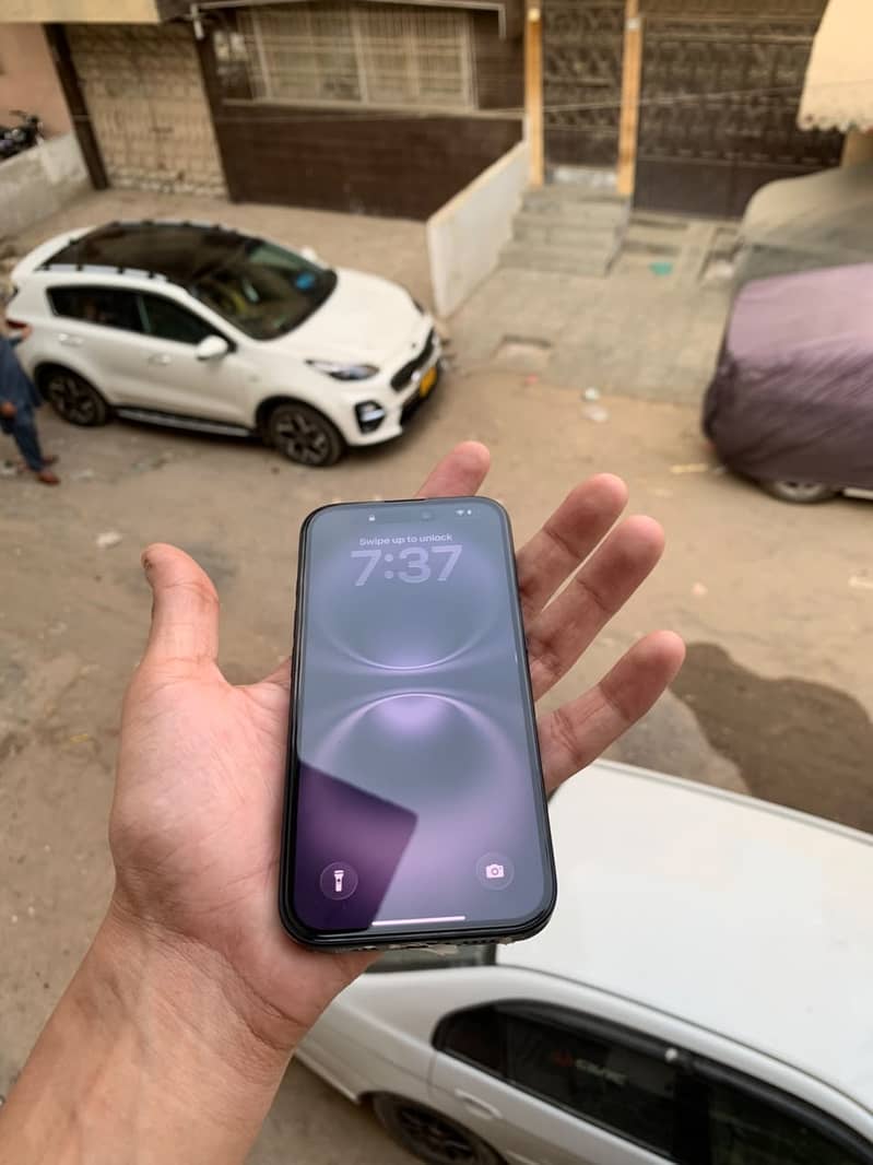 Apple iPhone 16 1