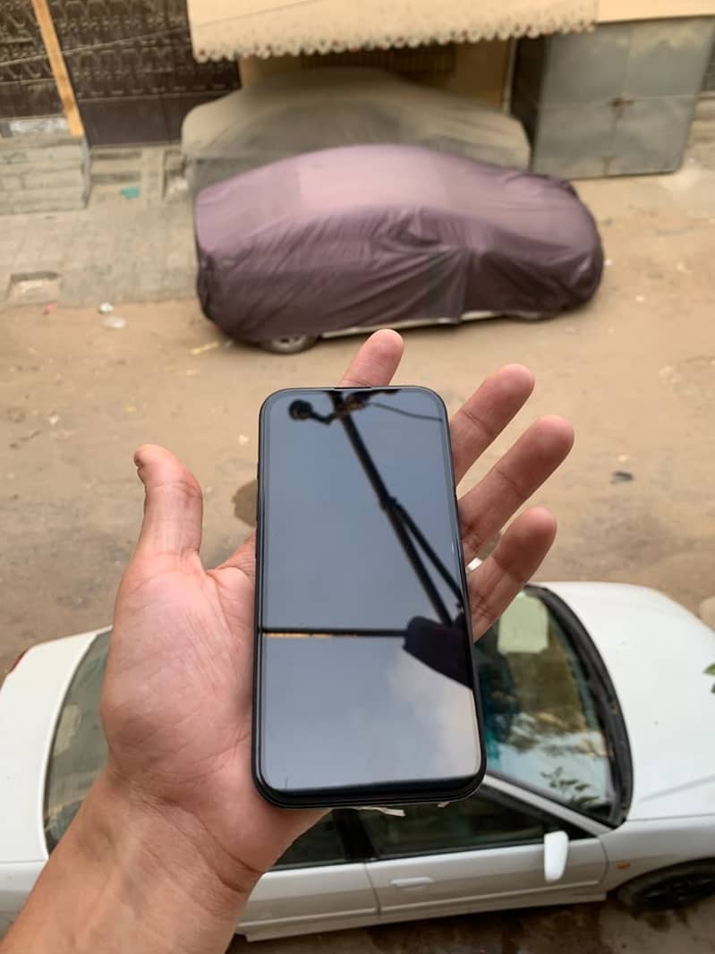 Apple iPhone 16 2
