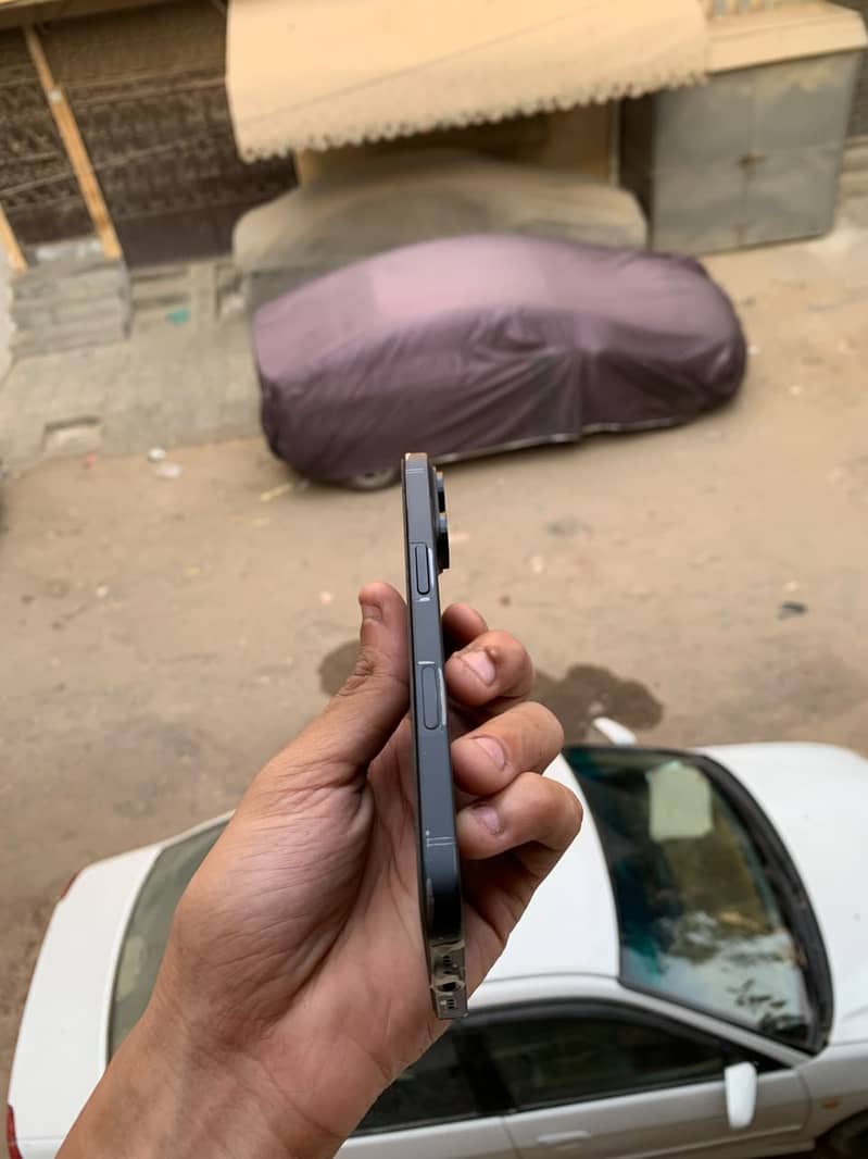 Apple iPhone 16 3