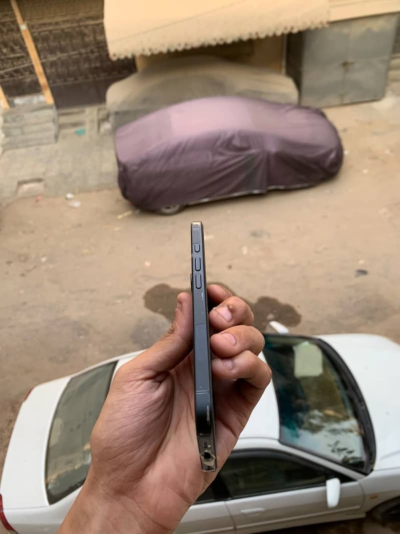 Apple iPhone 16 4