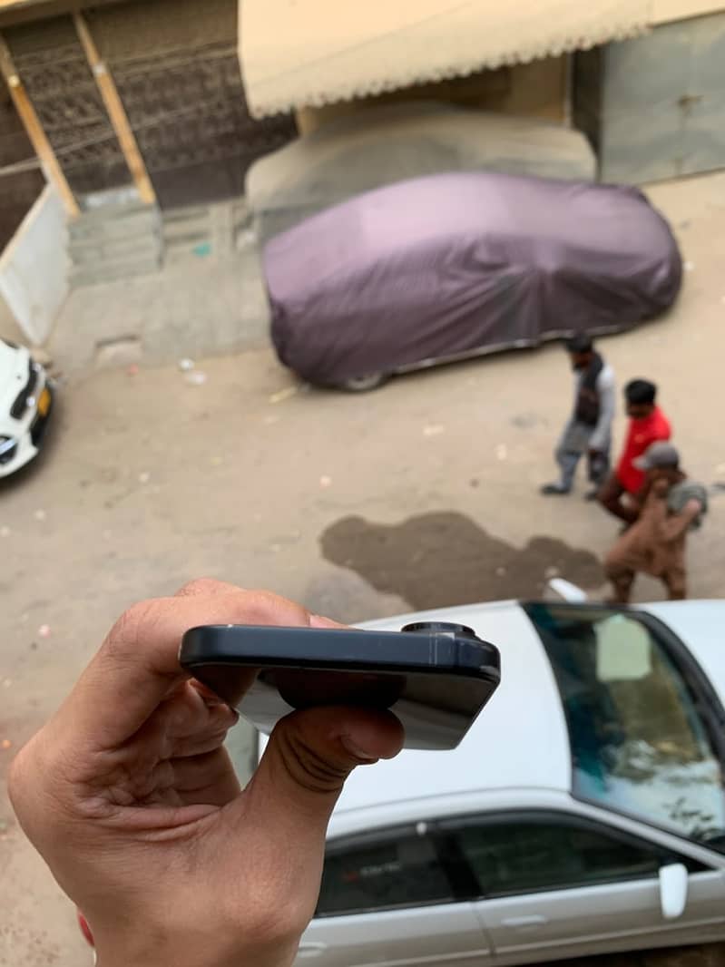 Apple iPhone 16 5
