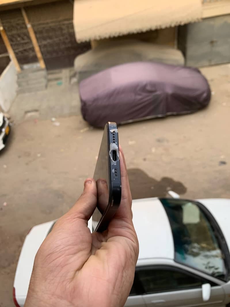 Apple iPhone 16 6