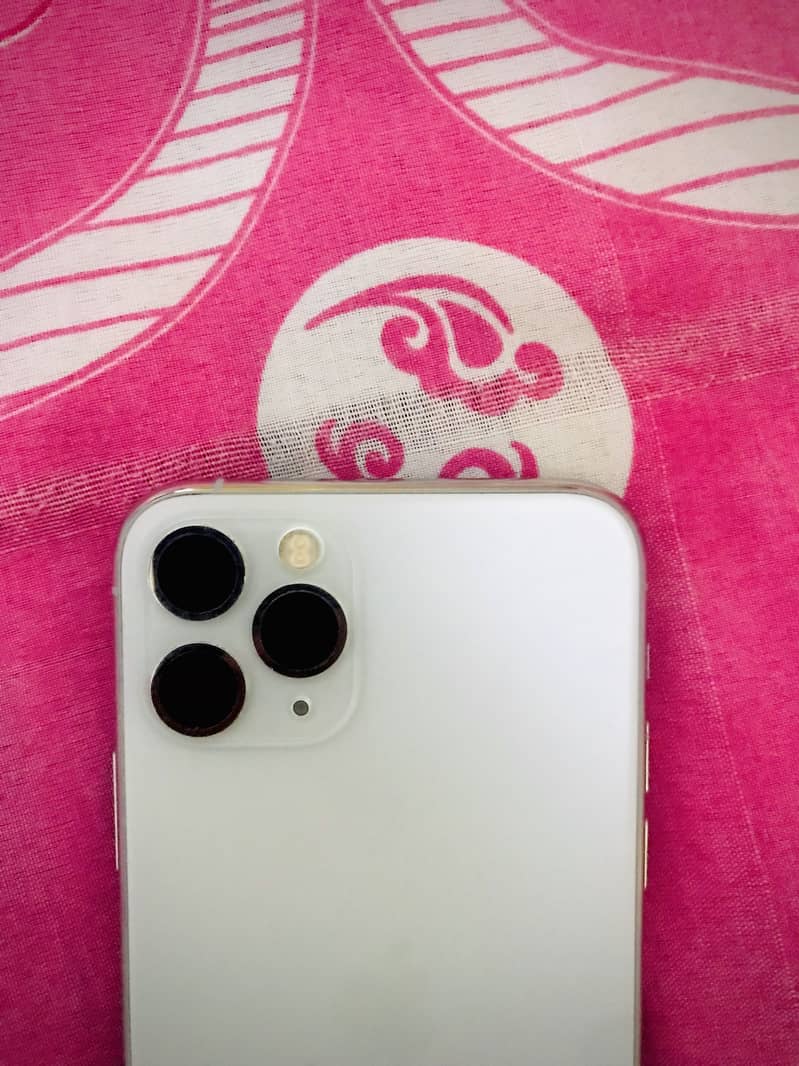 Apple iPhone 11 Pro 4