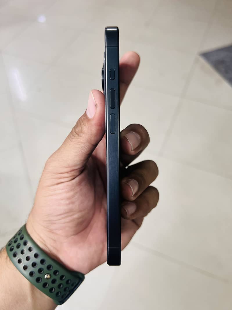 Apple iPhone 15 Pro 2