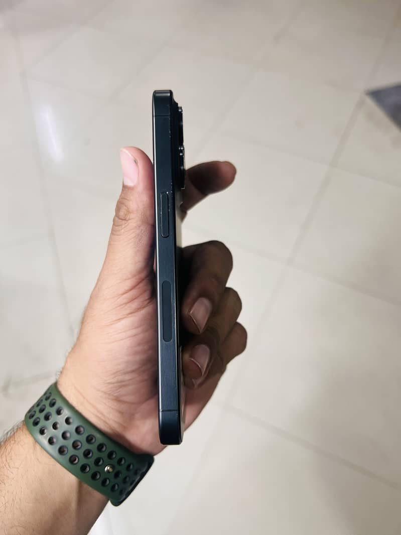 Apple iPhone 15 Pro 4