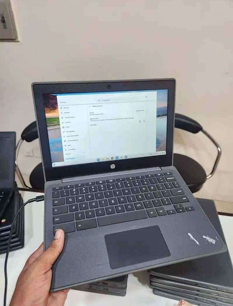 HP model with touch screen outstanding performance 2