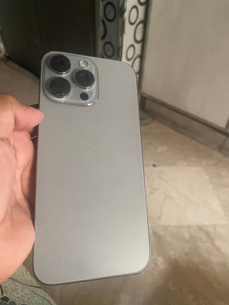 Apple iPhone 16 Pro Max 1