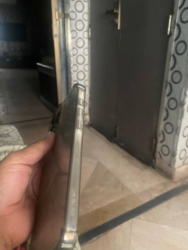 Apple iPhone 16 Pro Max 2