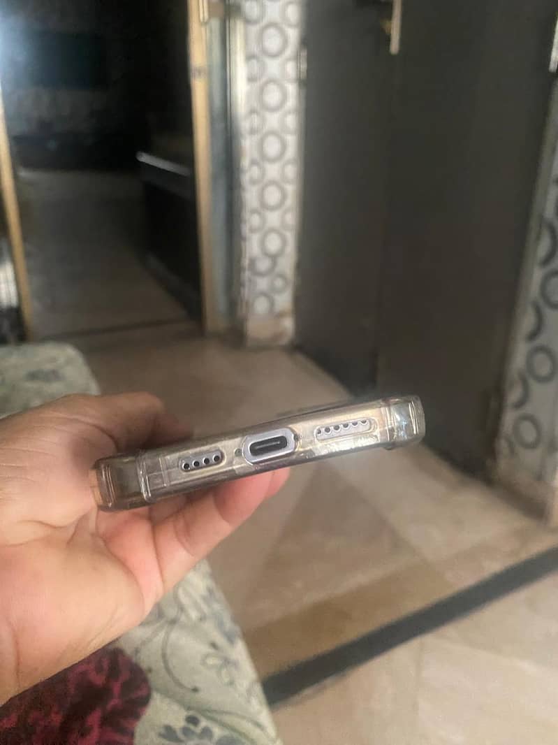 Apple iPhone 16 Pro Max 7