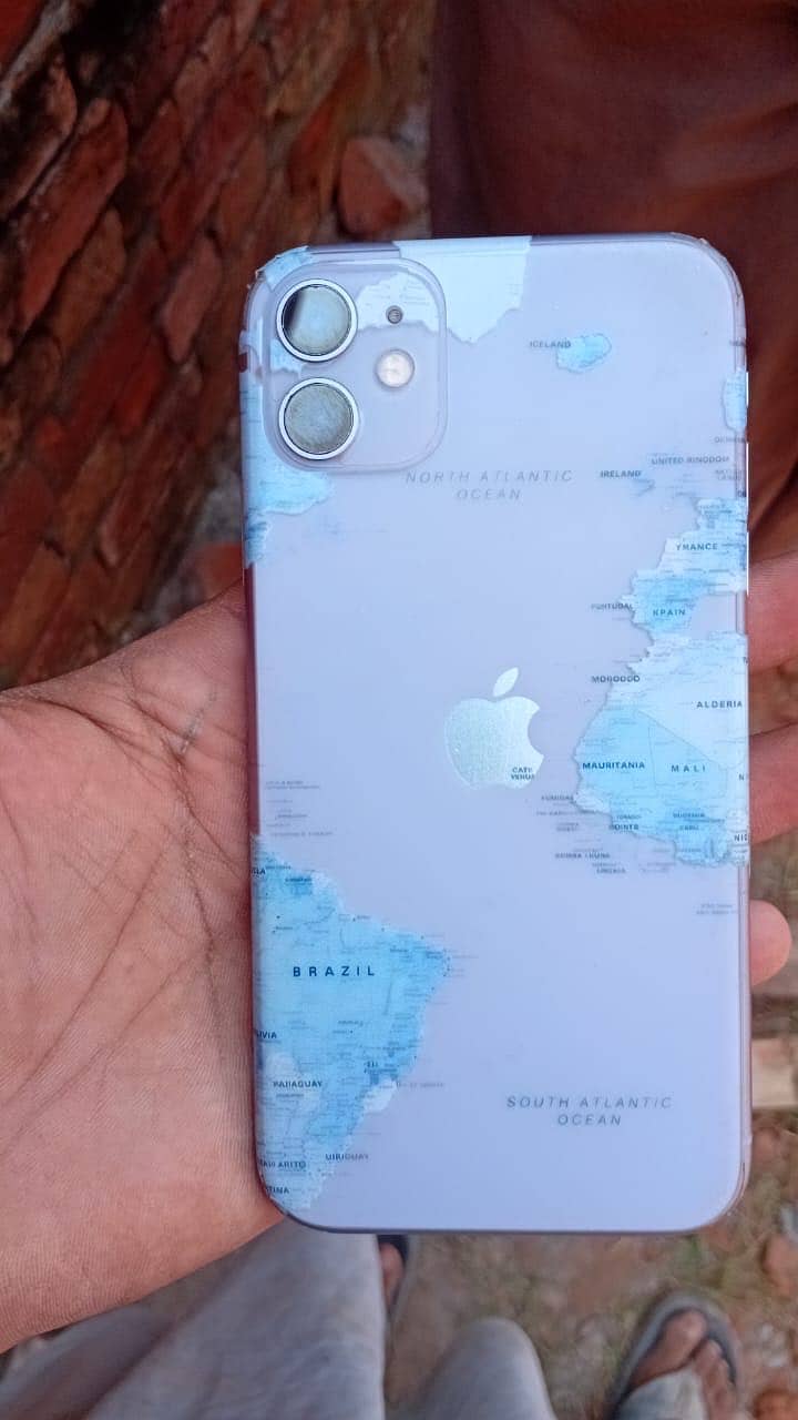 Apple iPhone 11 4