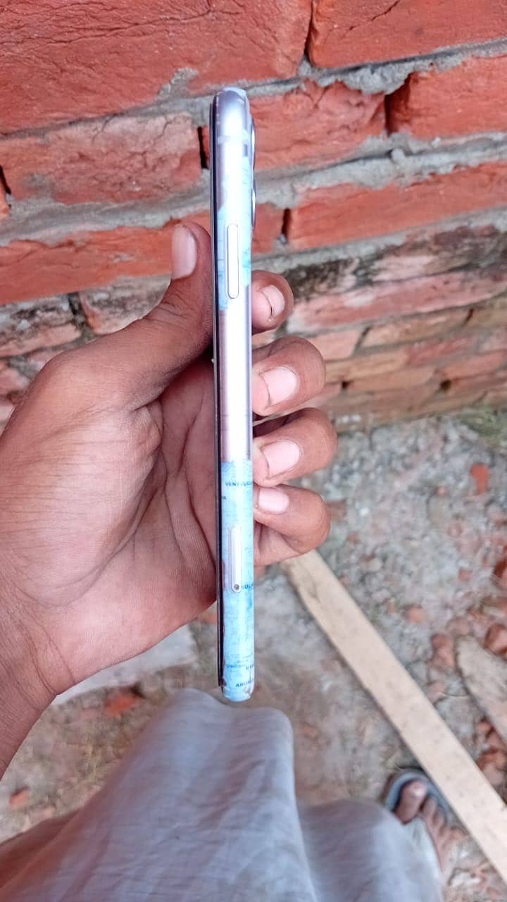 Apple iPhone 11 5
