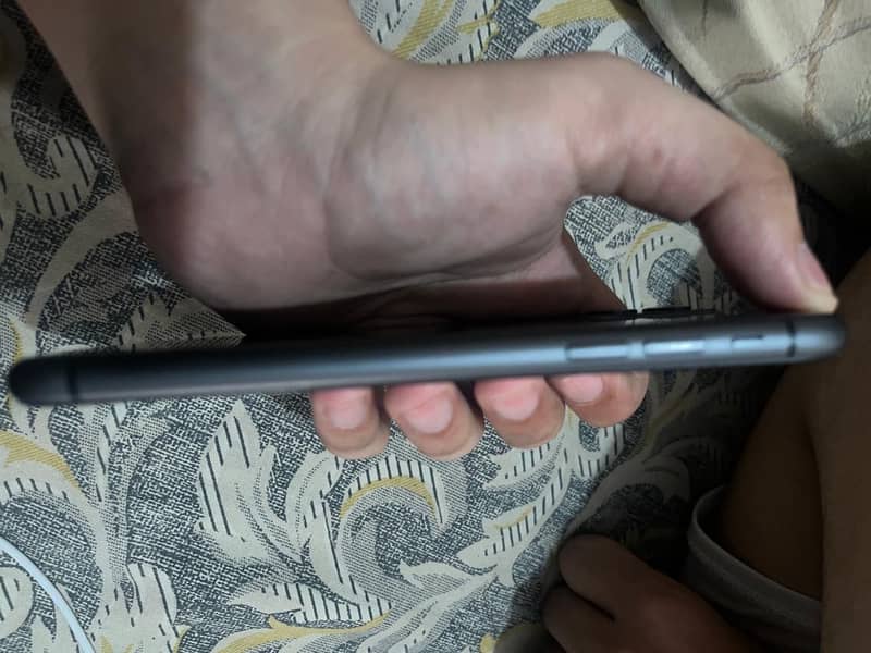 iPhone 11 3